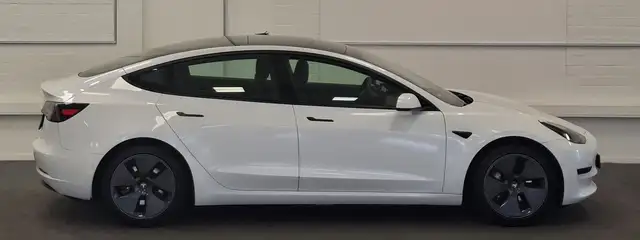 Tesla Model 3 view 6