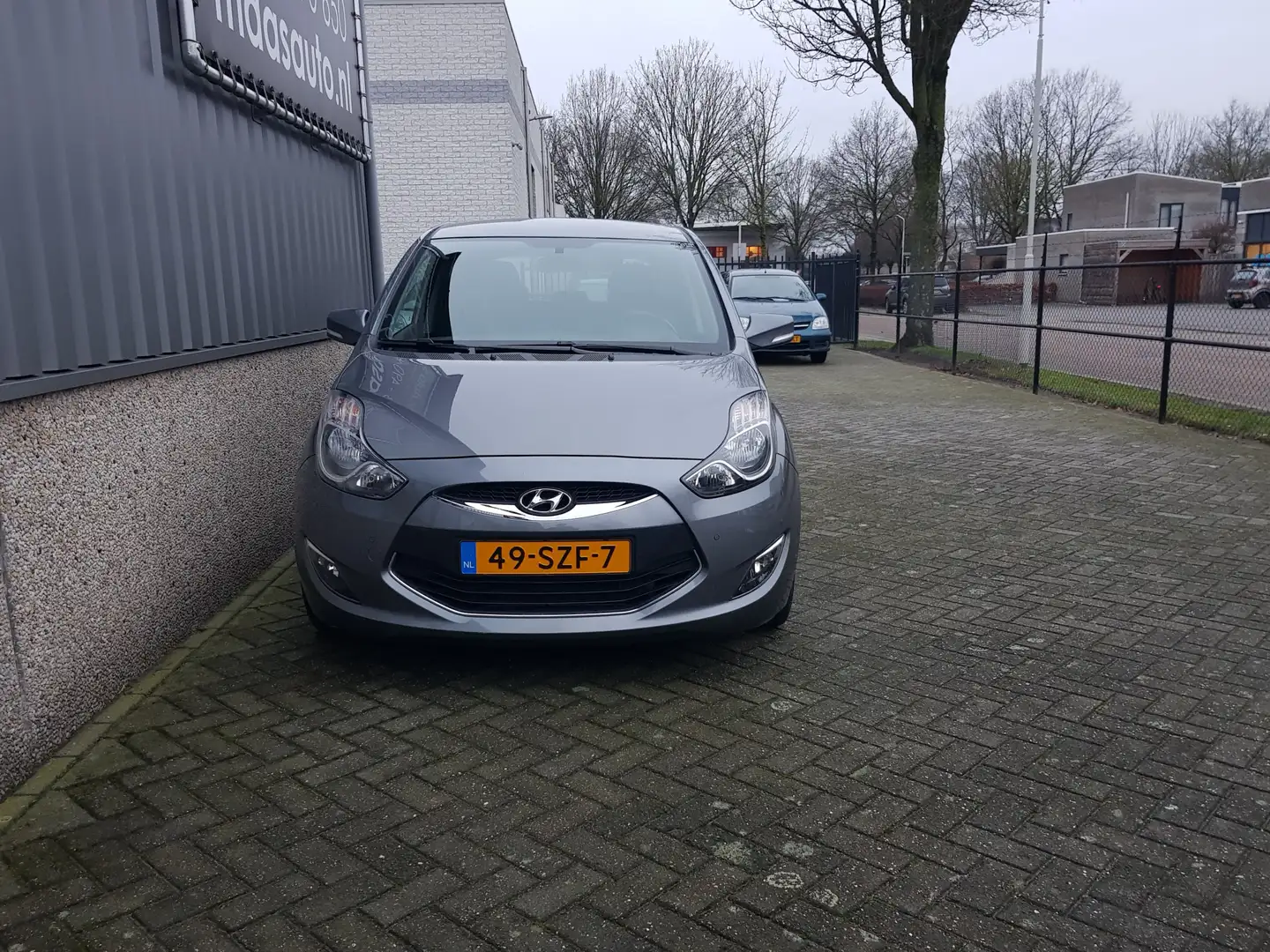Hyundai iX20 1.6i i-Vision uitvoering automaat hoge-instap !!! Grau - 2