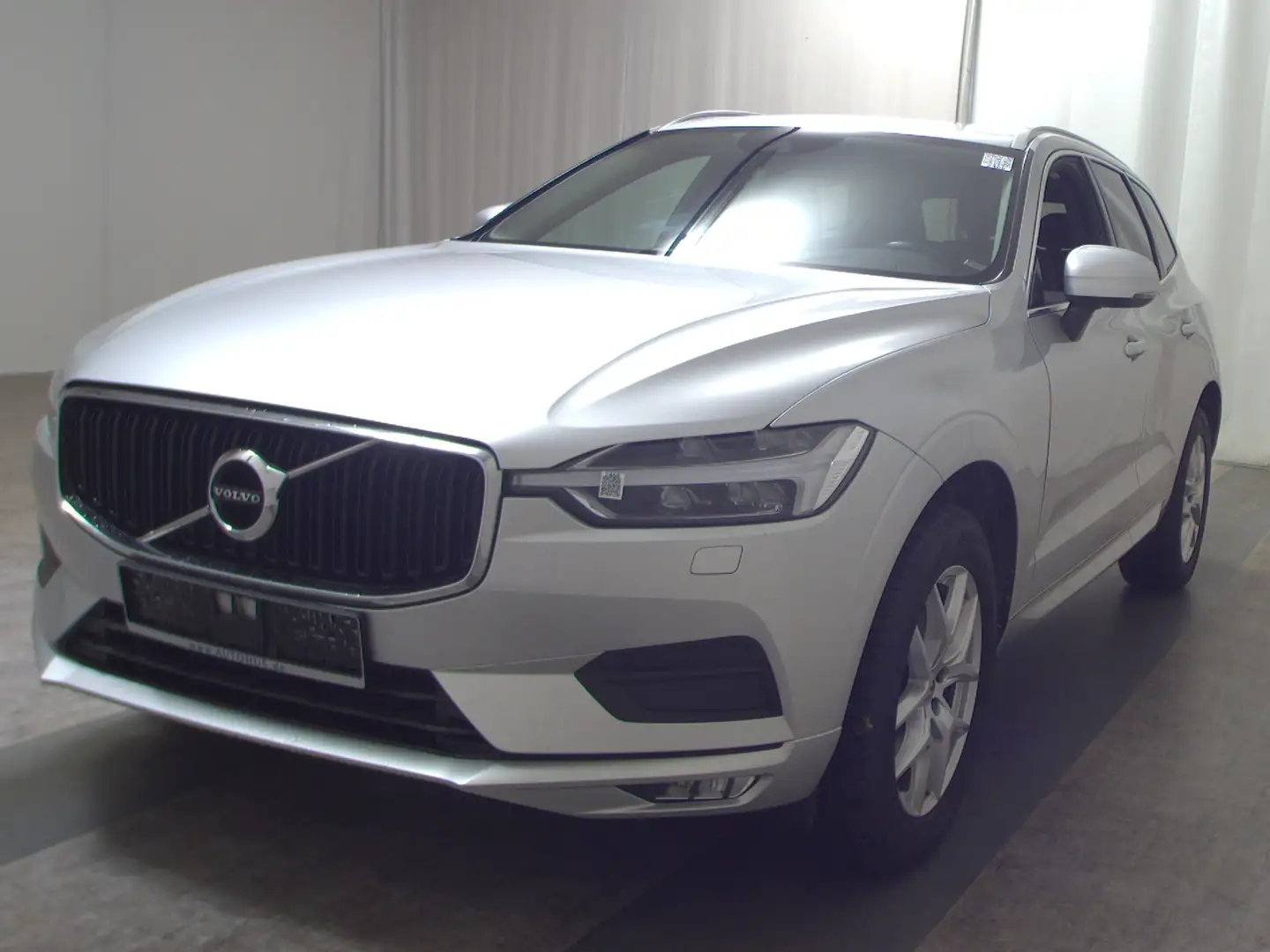 Volvo XC60 D3 Momentum Navi LED PDC Shz AHK Silber - 2