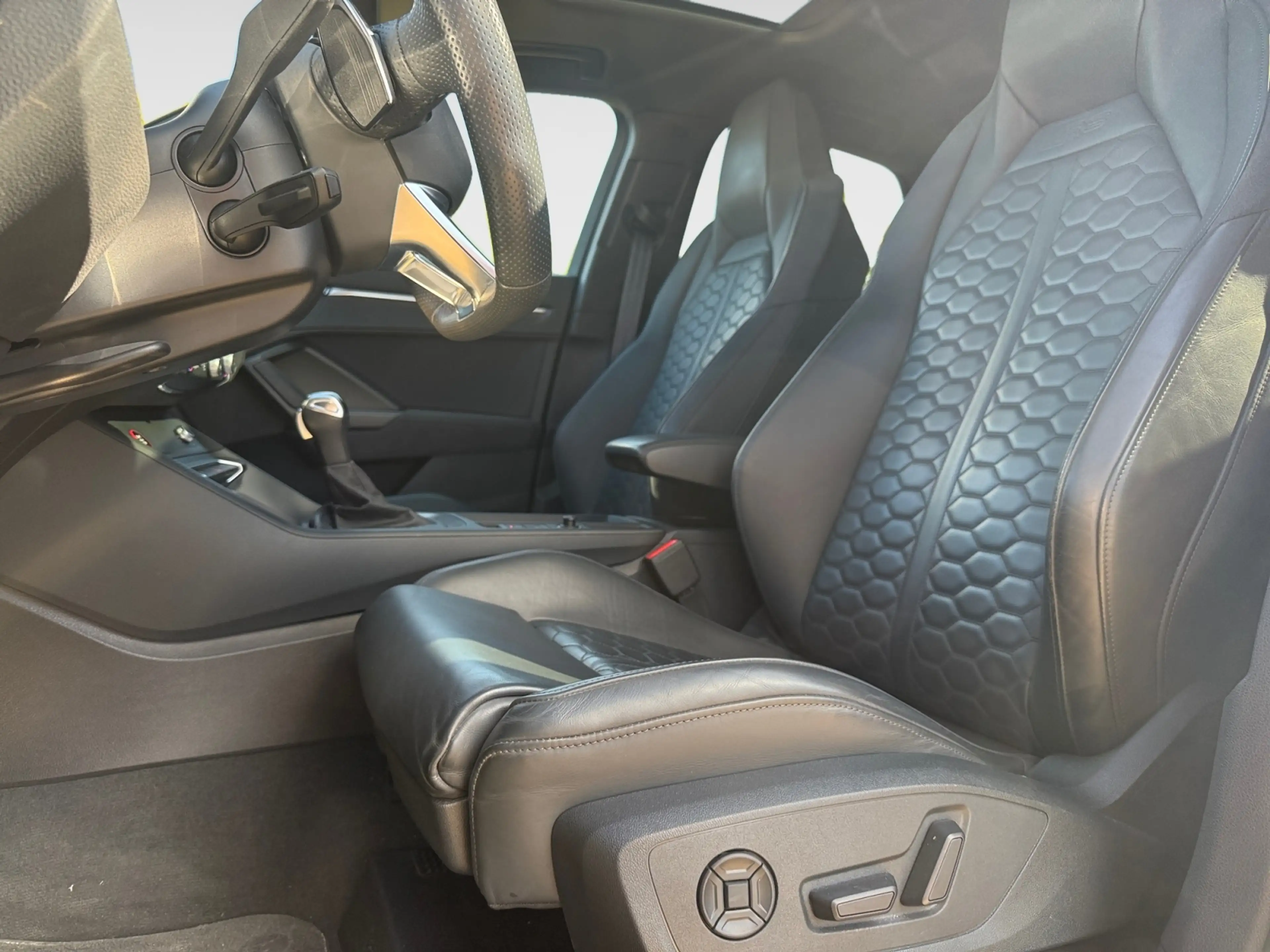 Audi RS Q3 Sportback 2.5 TFSI quattro AHK 360° Pano ACC SONO — photo 8