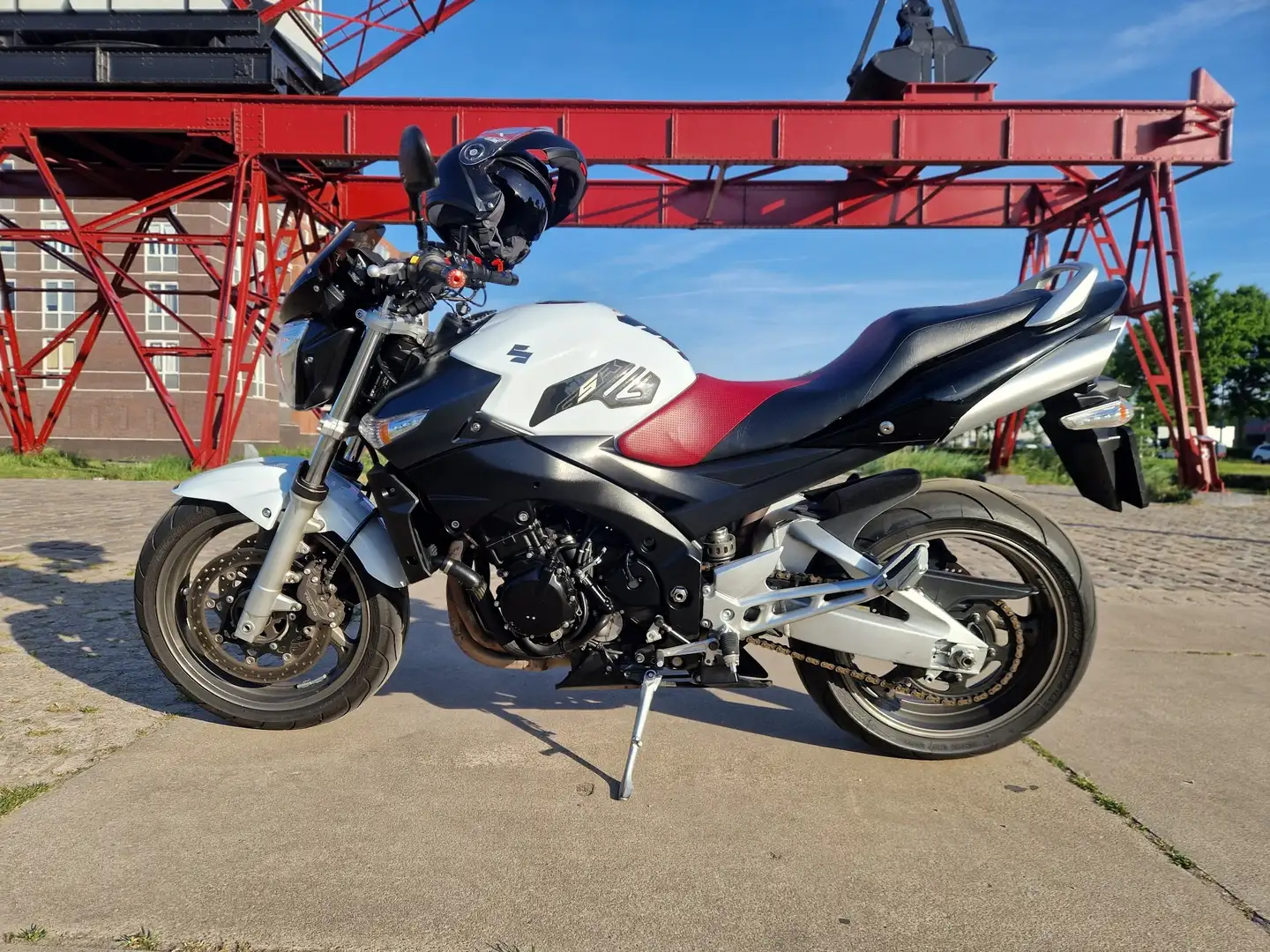 Suzuki GSR 600 Bianco - 1