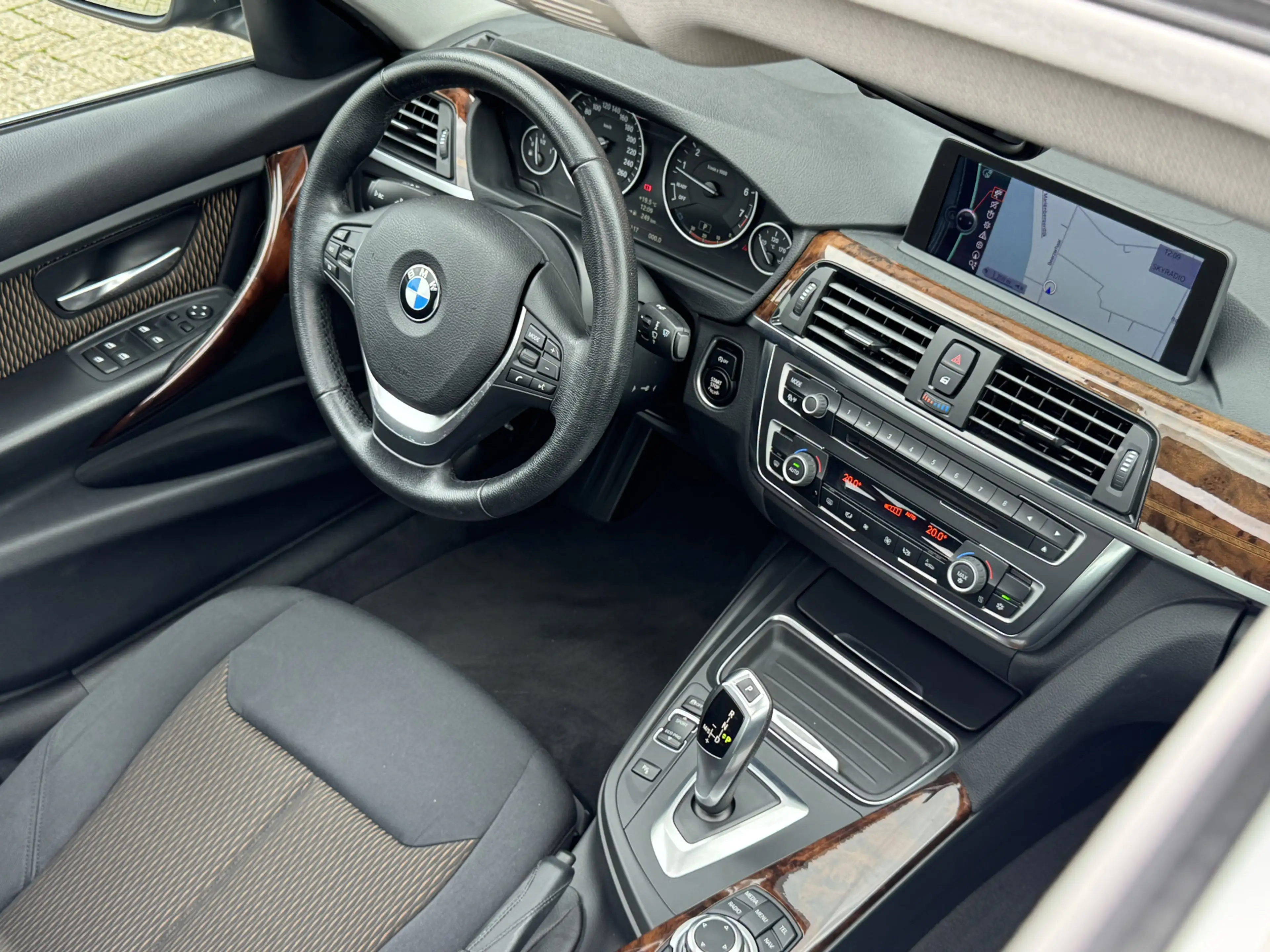 BMW 320 3-serie 320i EXECUTIVE | NL-AUTO! | SCHUIFDAK! | N — photo 12