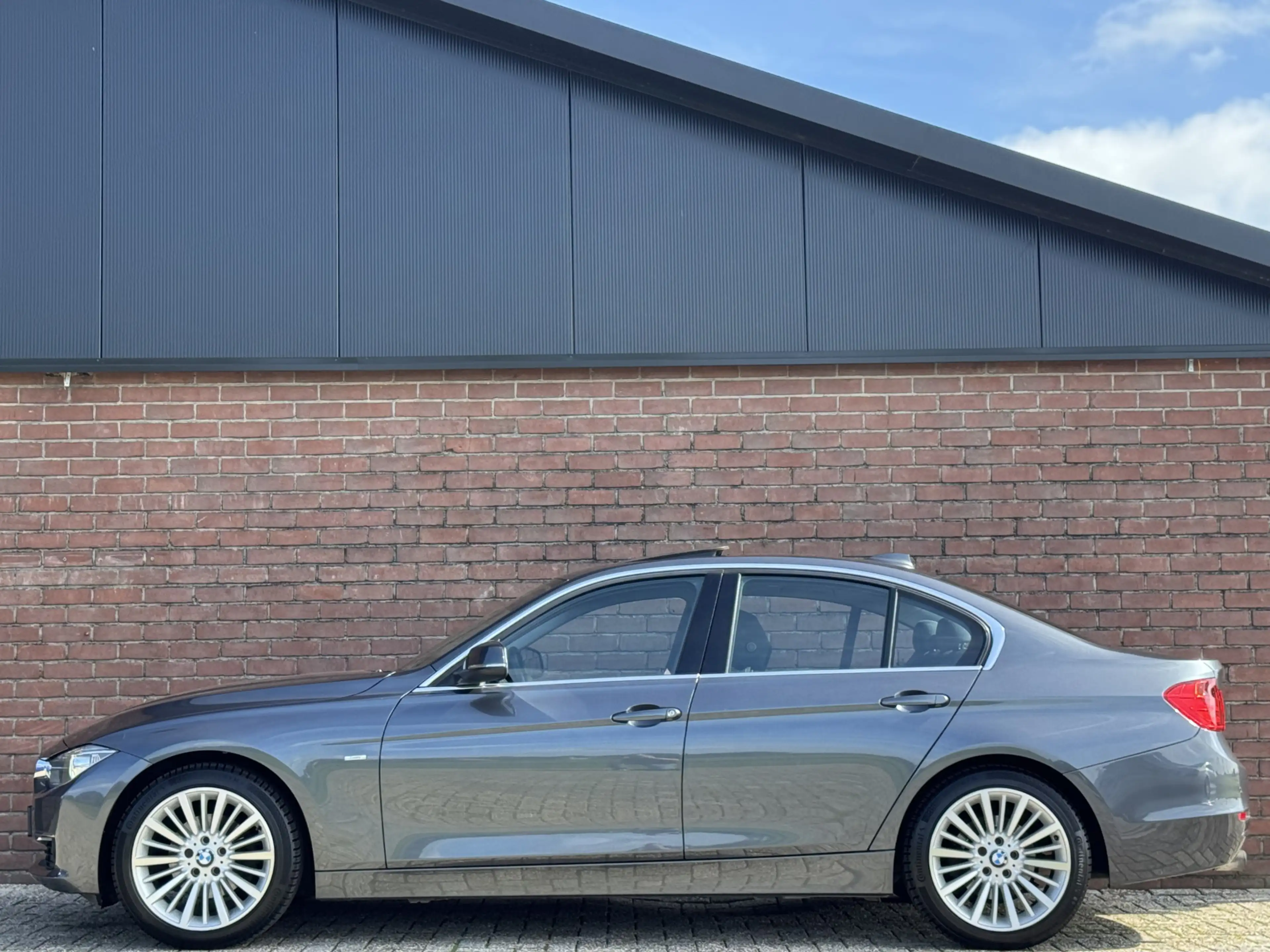 BMW 320 3-serie 320i EXECUTIVE | NL-AUTO! | SCHUIFDAK! | N — photo 3
