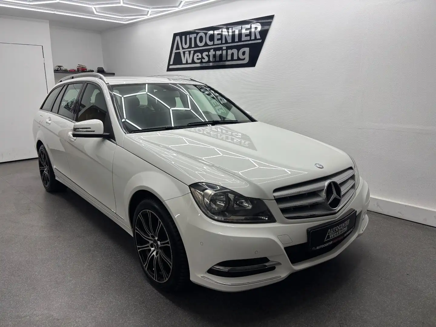 Mercedes-Benz C 180 T CGI Automatik*Avantgarde*Leder*Navi*AHK Weiß - 1