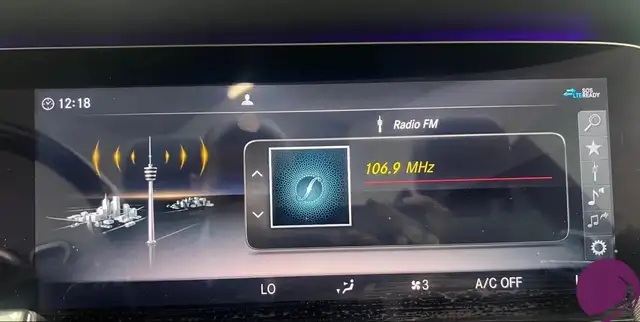 Mercedes-Benz E-Class view 14