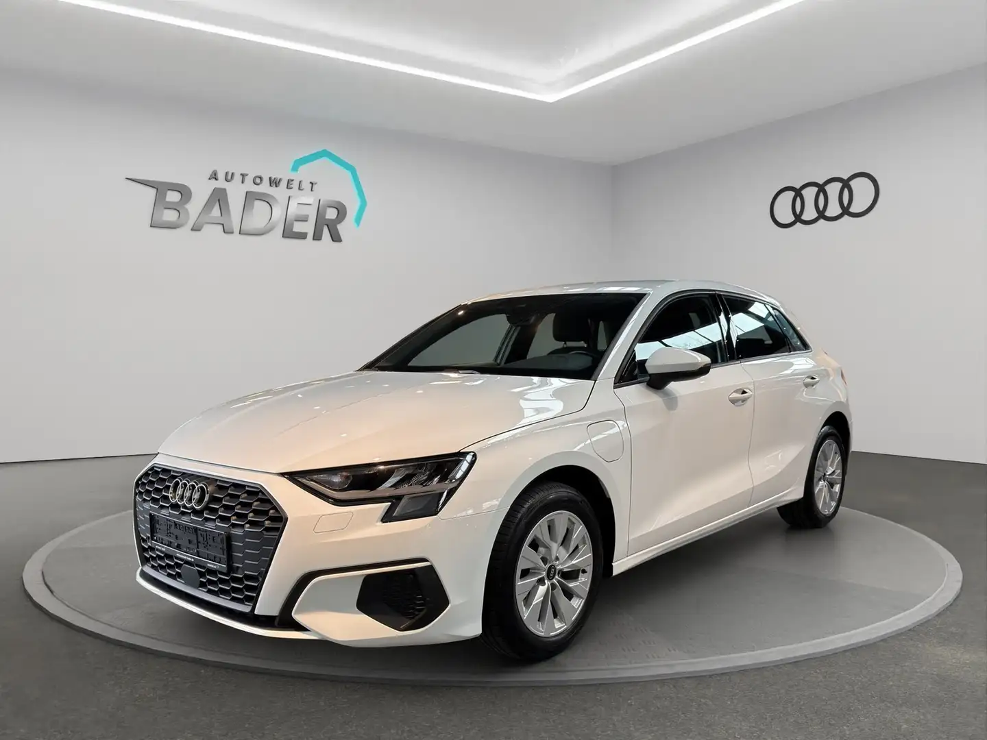 Audi A3 Sportback (8YA)(03.2020->) 40 TFSI e basis Weiß - 1