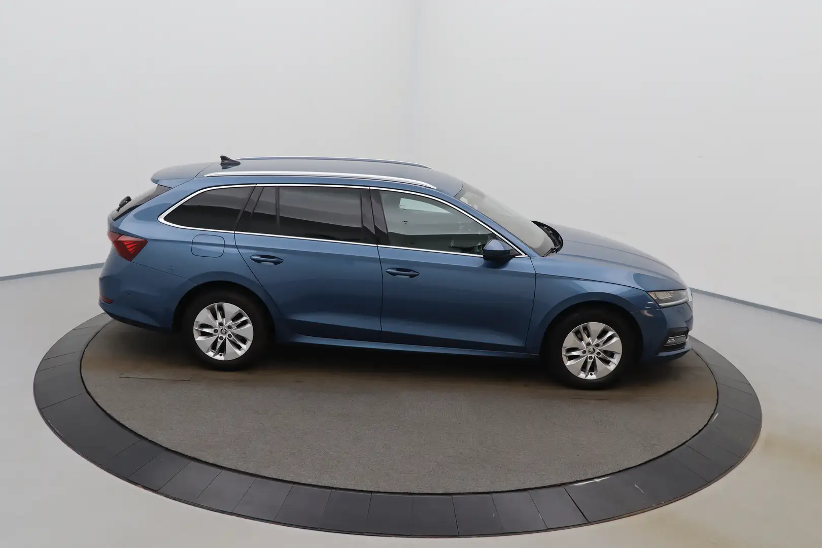 Skoda Octavia Combi 1.5 TSI MHEV ACT DSG Clever Premium LED GPS Bleu - 2