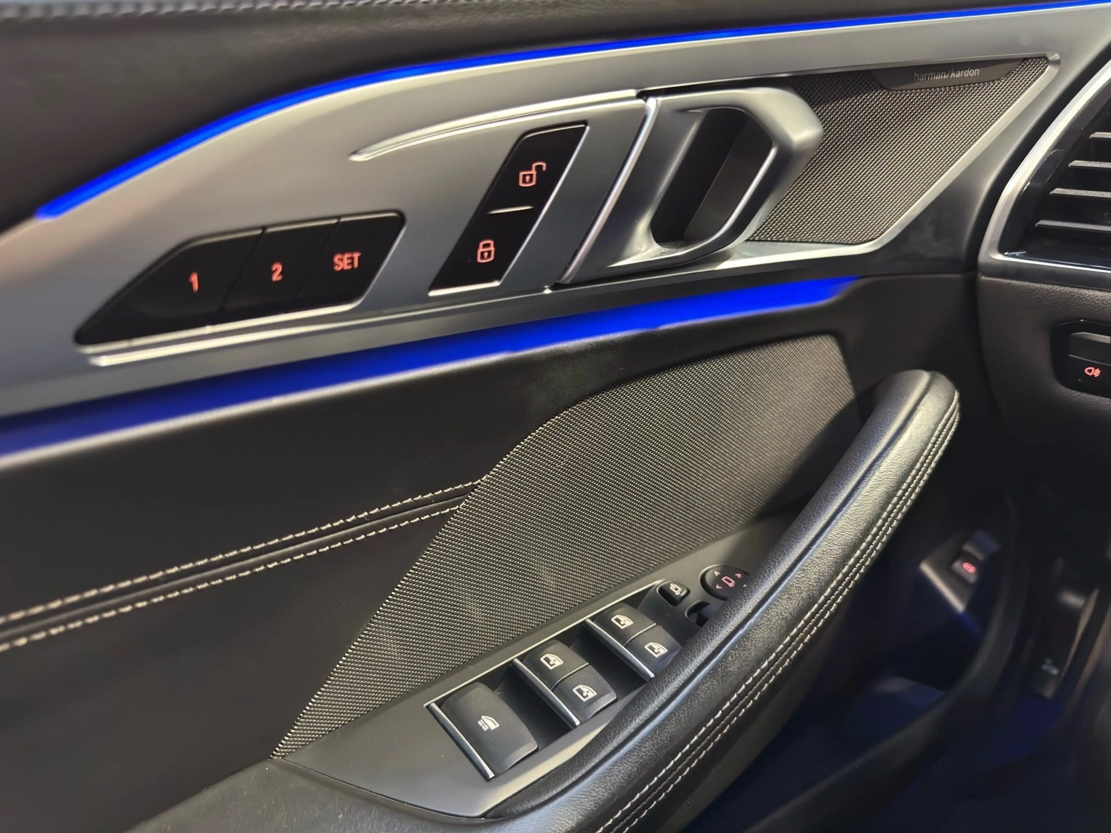 BMW 840 i Cabrio Laser DA Prof 360° H/K 20'' Komfortzugang — photo 13