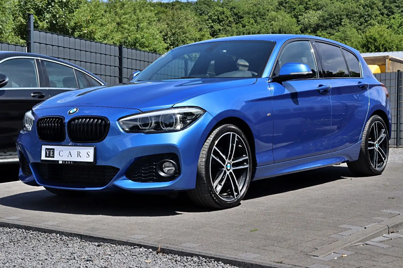 BMW 118 i Edition M Sport Shadow *LED*PDC*NAVI* Bleu - 1