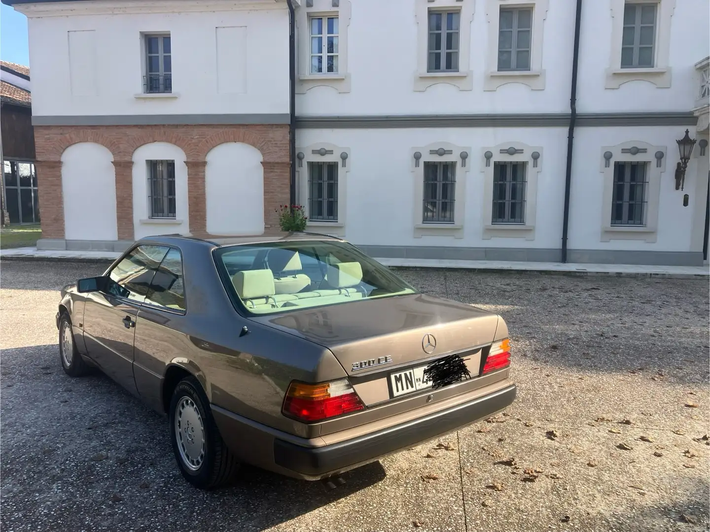 Mercedes-Benz CE 300 - 2