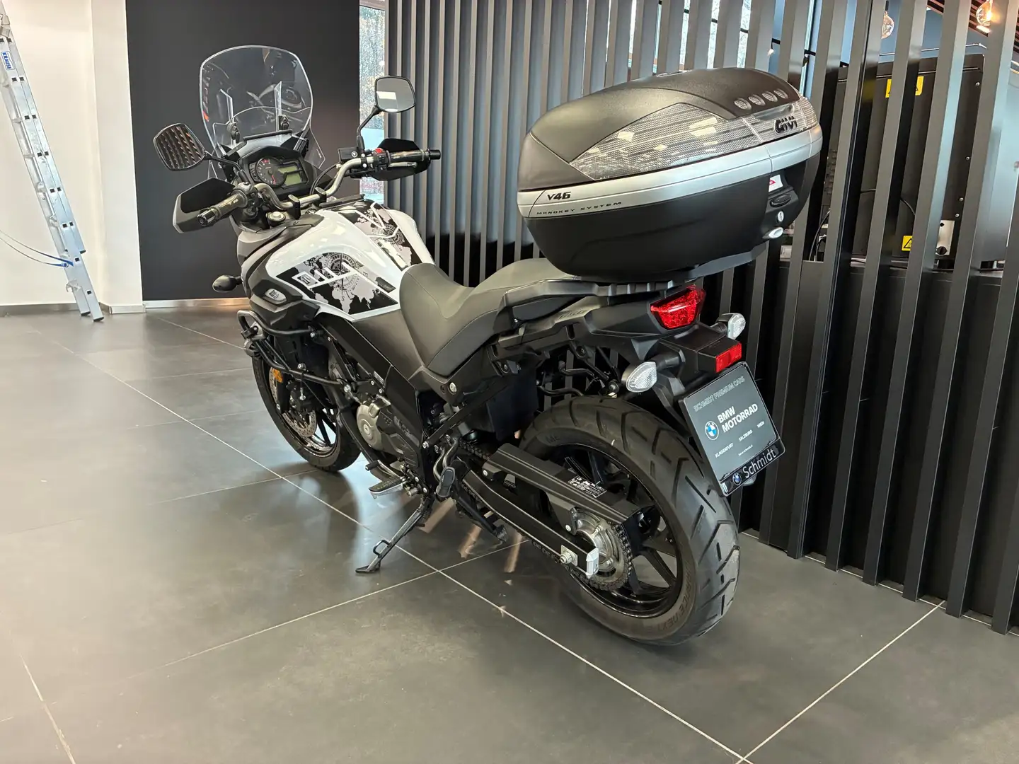 Suzuki DL 650 V-Strom Zwart - 2