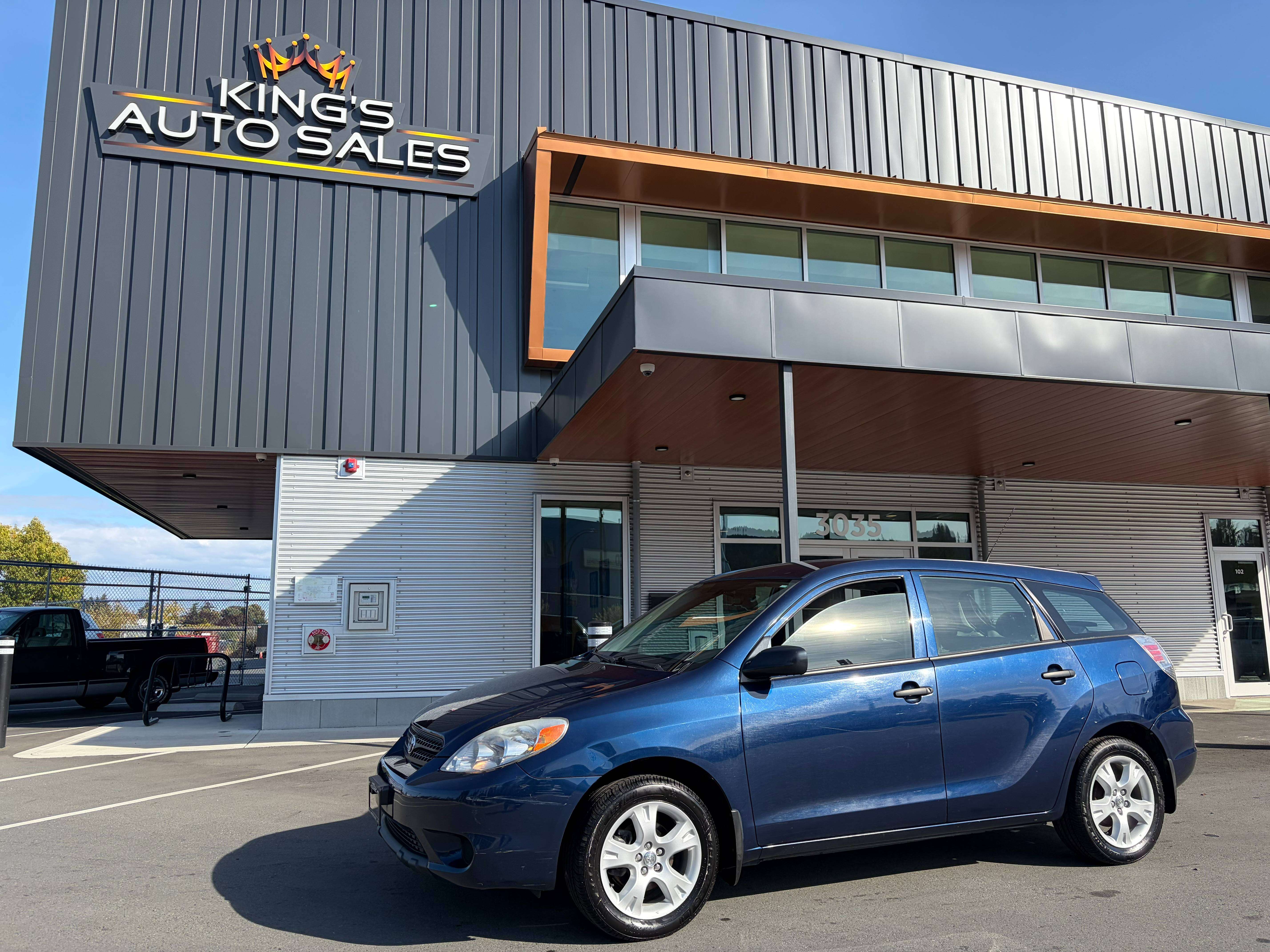 Blue 2007 Toyota Matrix Hatchback Front-Wheel Drive 5-Speed Manual