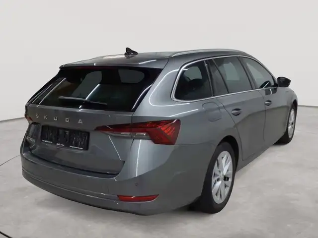 Skoda Octavia view 4