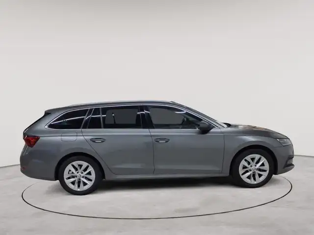 Skoda Octavia view 3