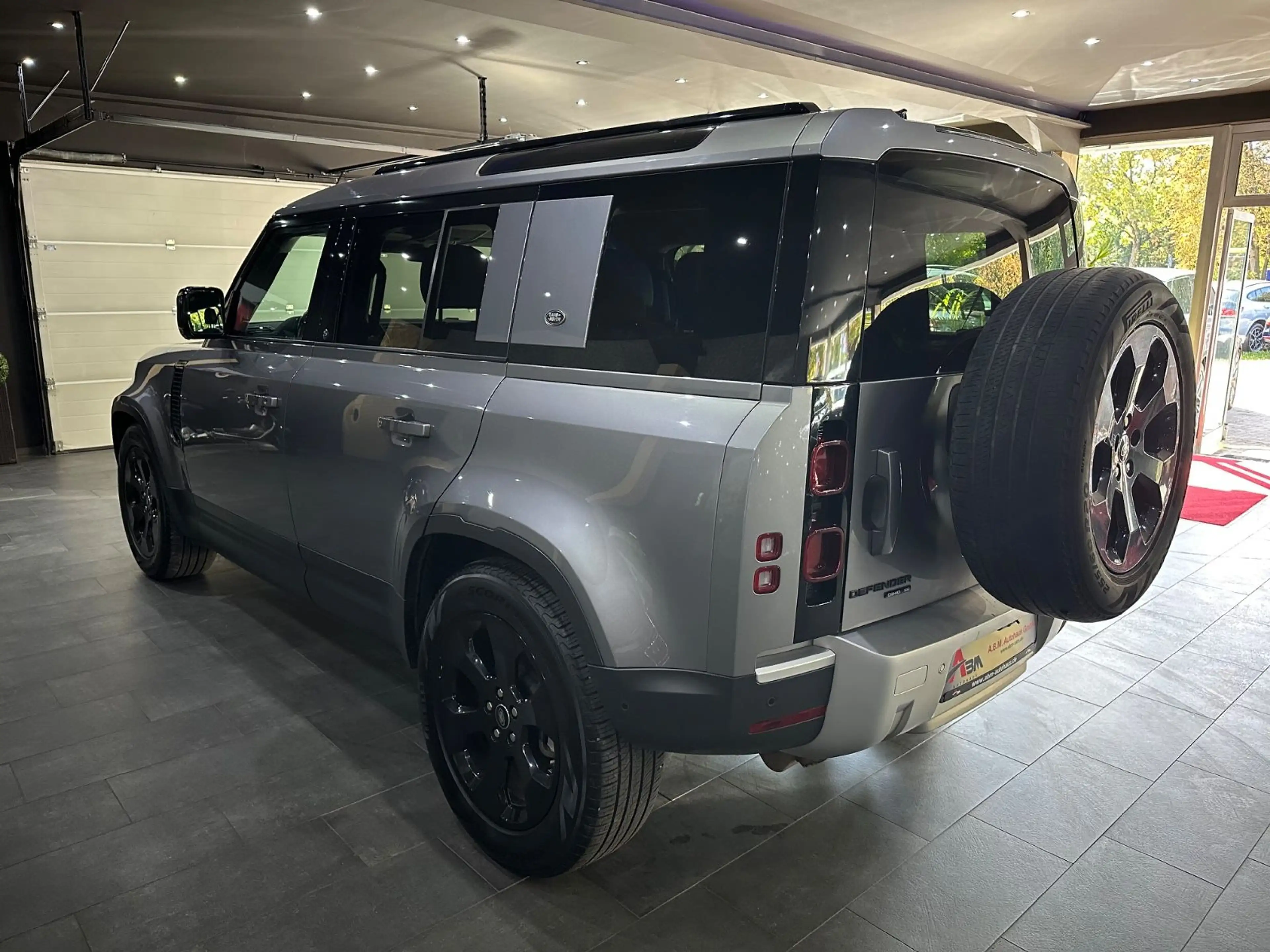 Land Rover Defender 110 SE /PANORAMA / LEDER / 360°KAM/ ACC — photo 6