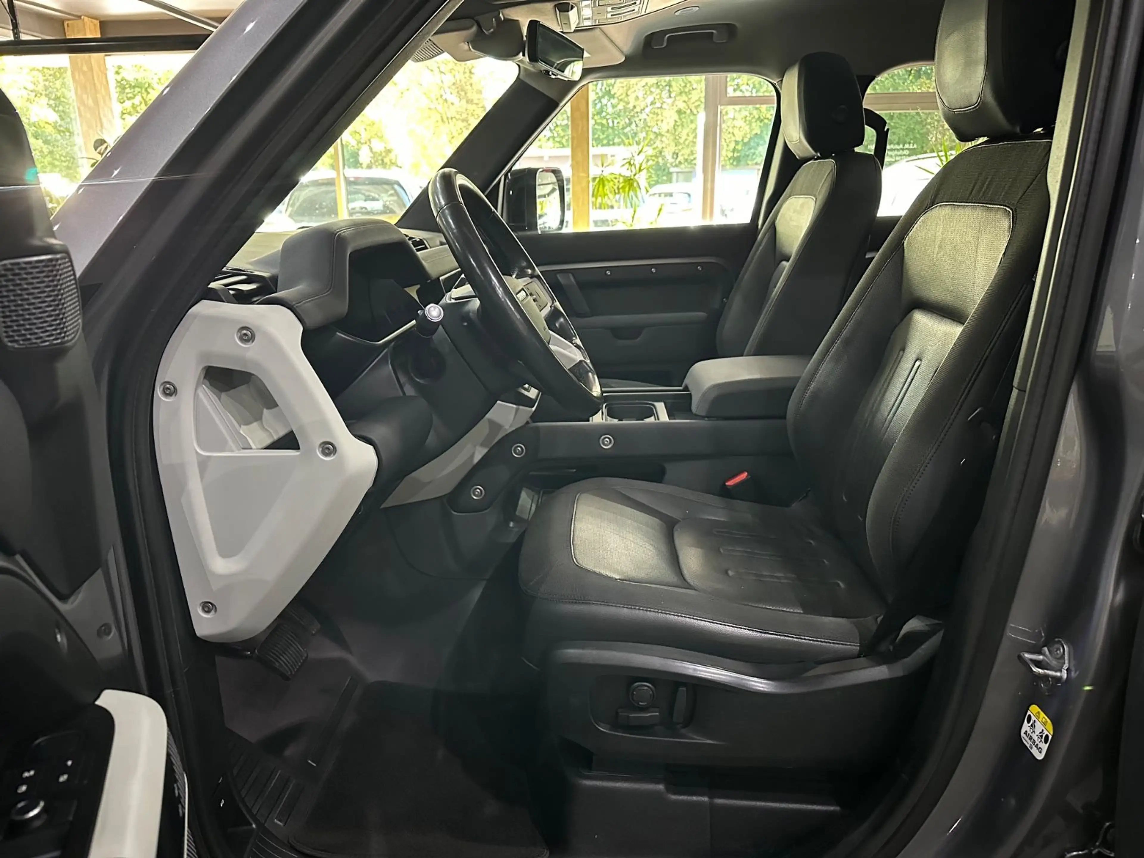 Land Rover Defender 110 SE /PANORAMA / LEDER / 360°KAM/ ACC — photo 13