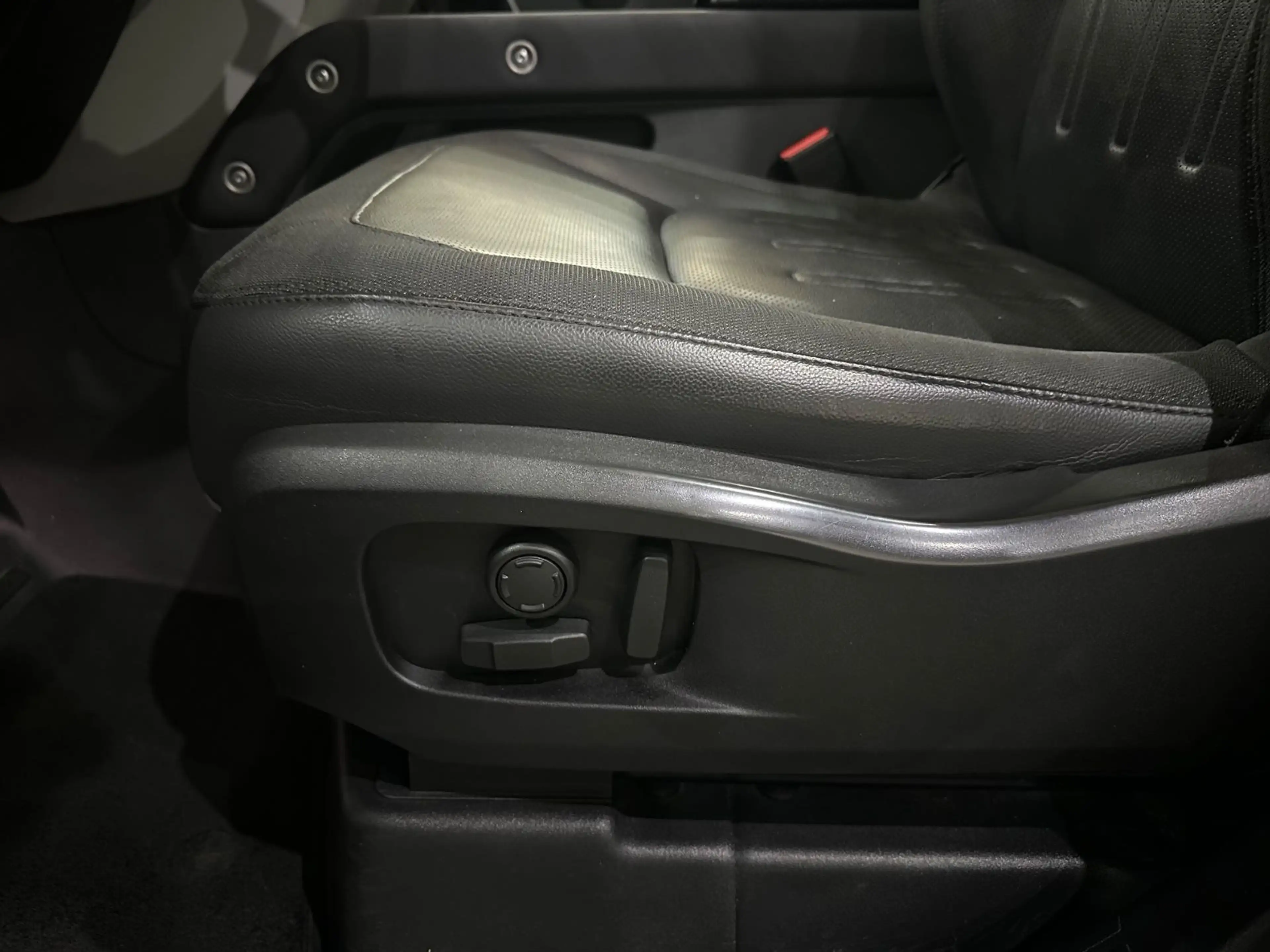 Land Rover Defender 110 SE /PANORAMA / LEDER / 360°KAM/ ACC — photo 14