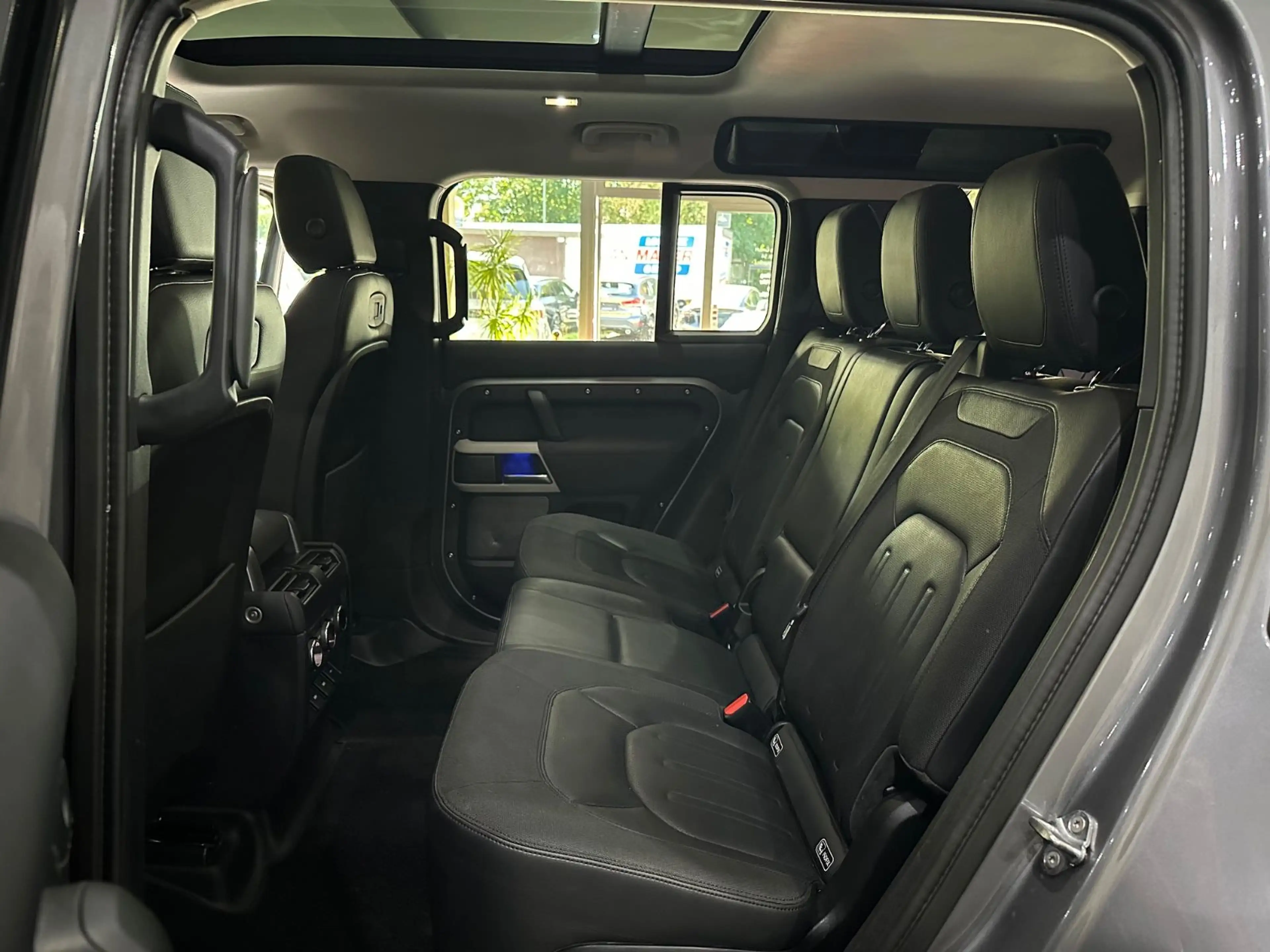 Land Rover Defender 110 SE /PANORAMA / LEDER / 360°KAM/ ACC — photo 12