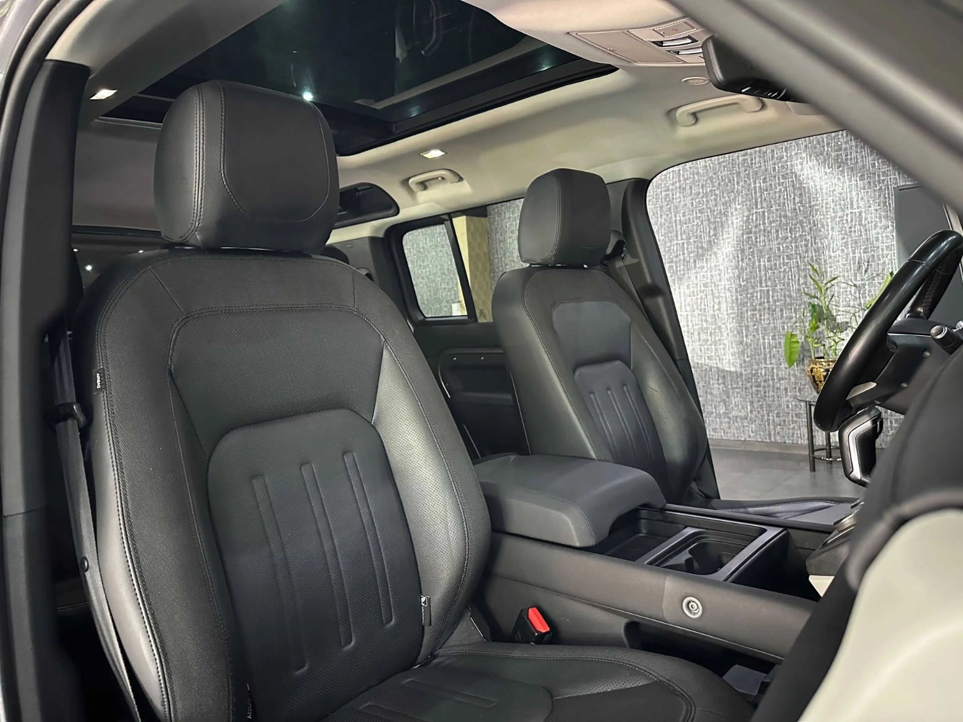 Land Rover Defender 110 SE /PANORAMA / LEDER / 360°KAM/ ACC — photo 9