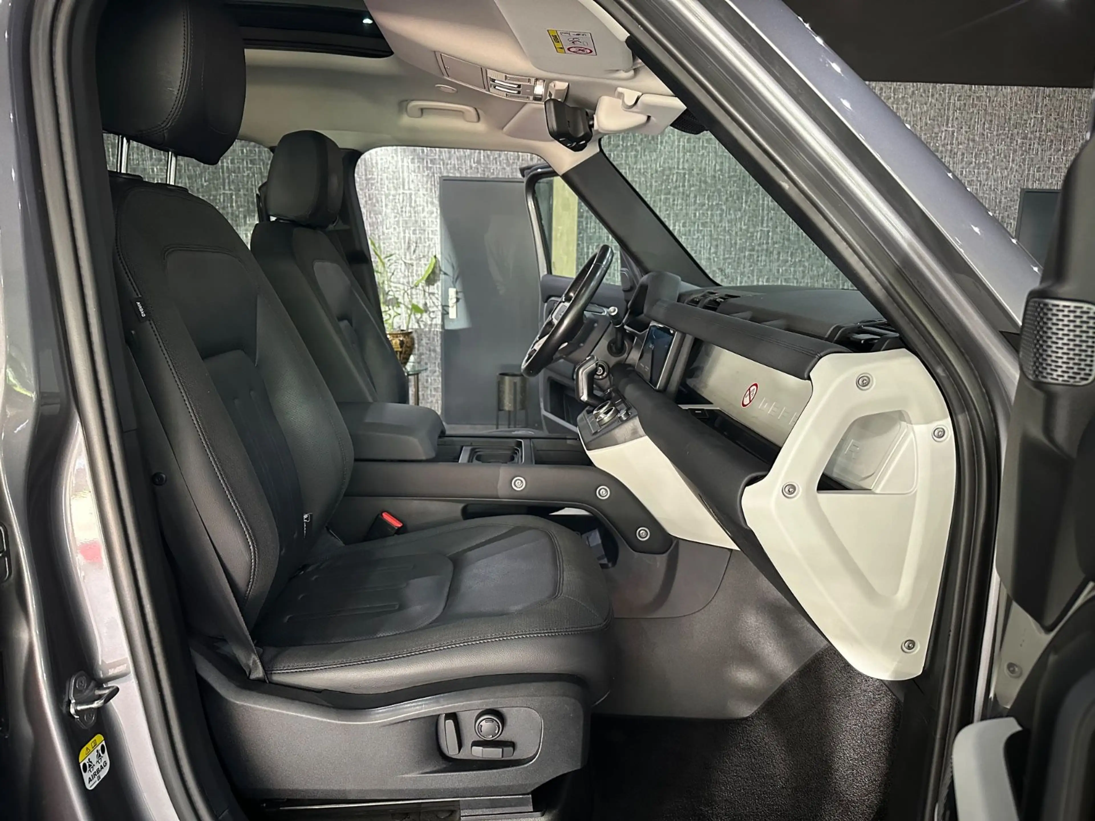 Land Rover Defender 110 SE /PANORAMA / LEDER / 360°KAM/ ACC — photo 7