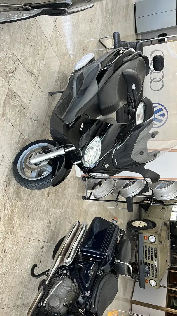 Piaggio X 9 copolino,gomme nuove,carrozzeria senza un graffio Чорний - 1