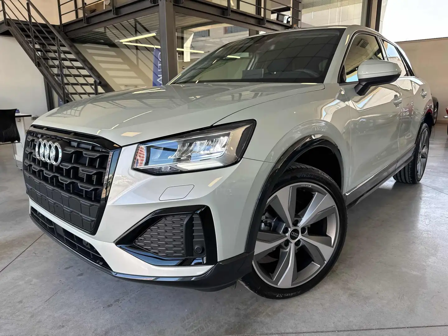 Audi Q2 30 TFSI Business Advanced Cerchi 19" Argento - 1