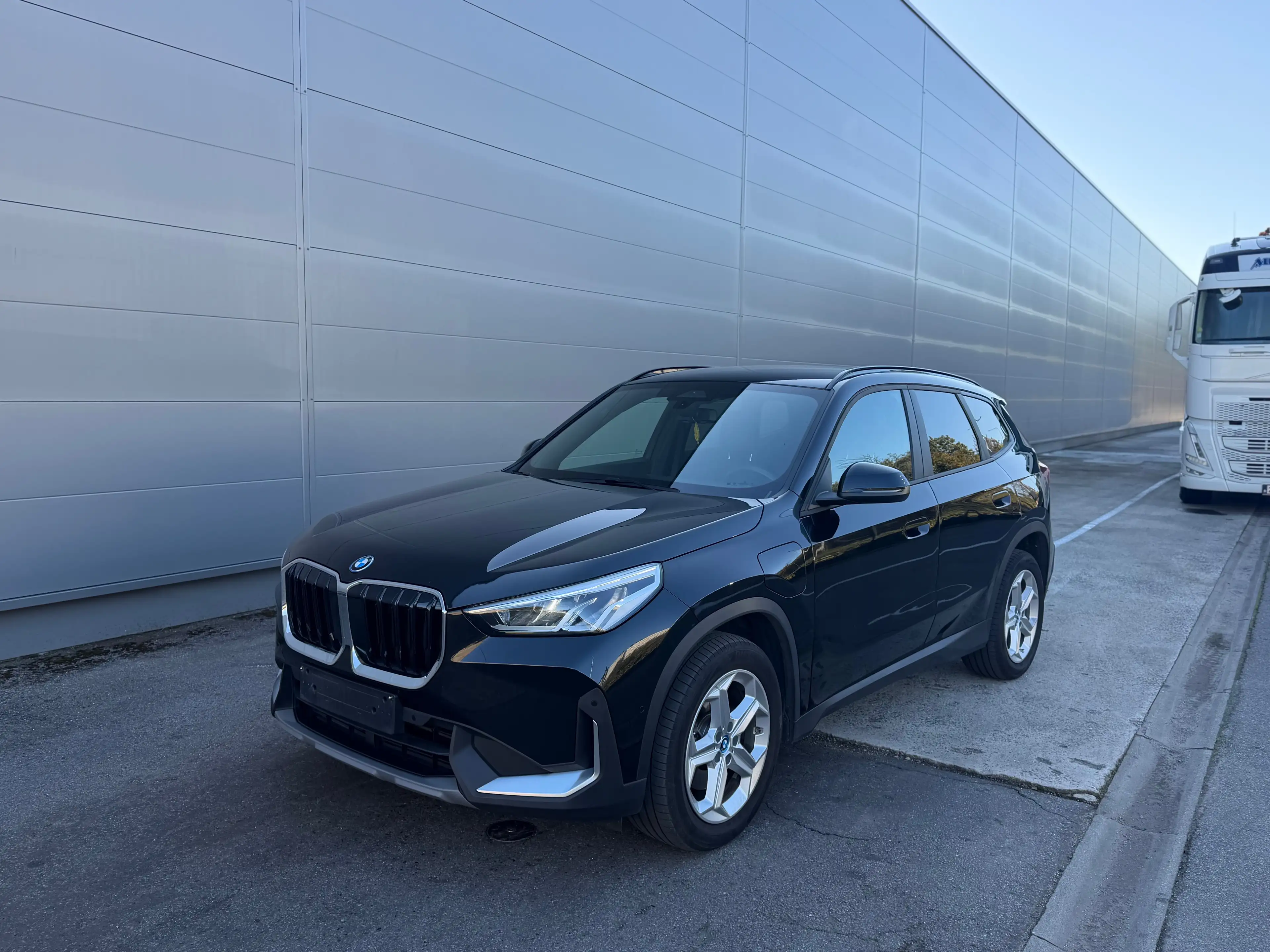 BMW X1 X1 PHEV 1.5iA xDrive25e (180 kW) — photo 3