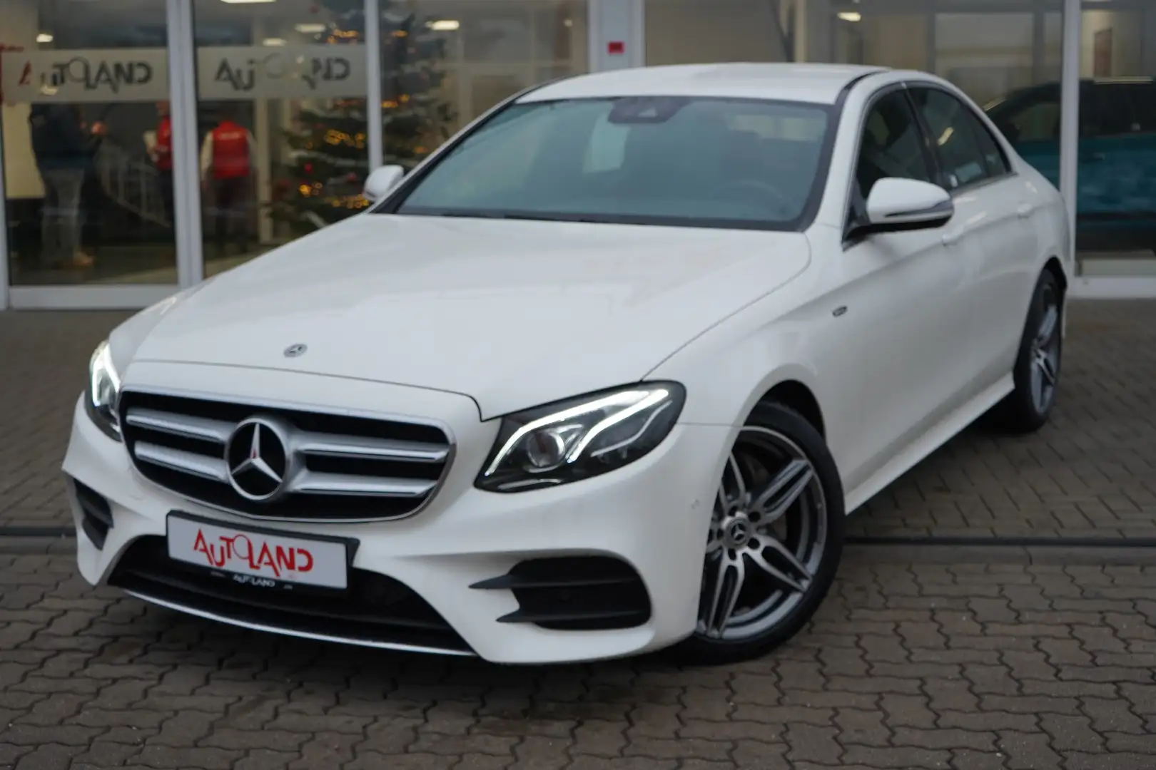 Mercedes-Benz E 200 E200 AMG Line LED Navi Sitzheizung Kamera USB Alb - 2