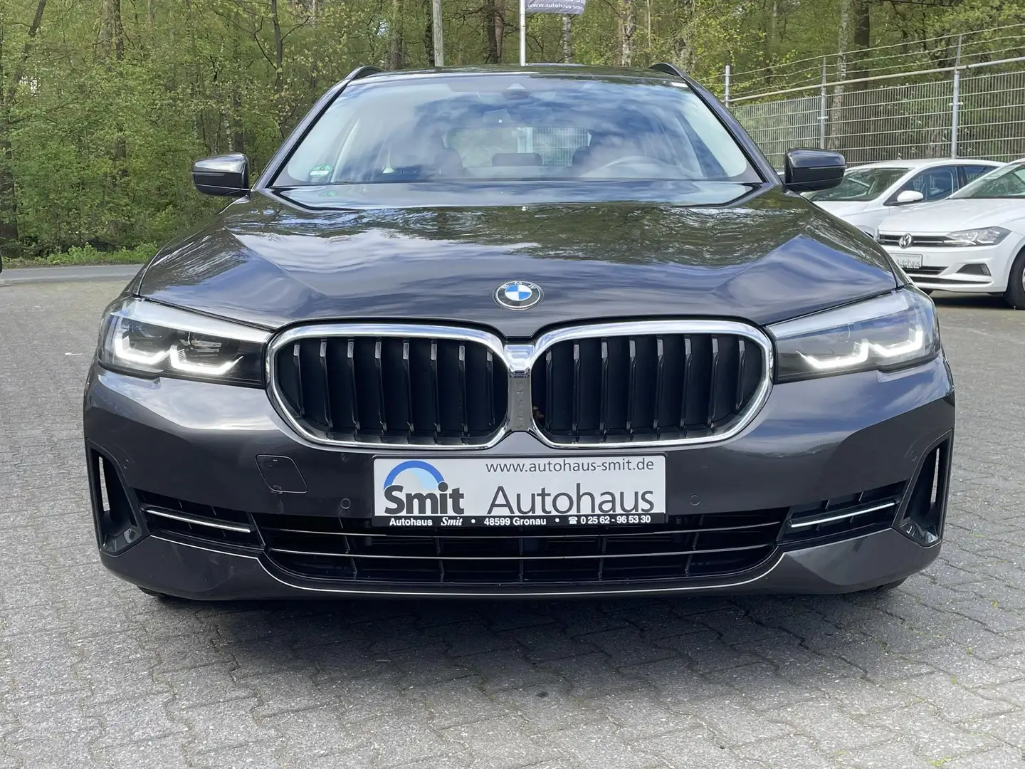 BMW 520 520i Touring Facelift MHEV/ LCP/ Driving Assist Šedá - 2