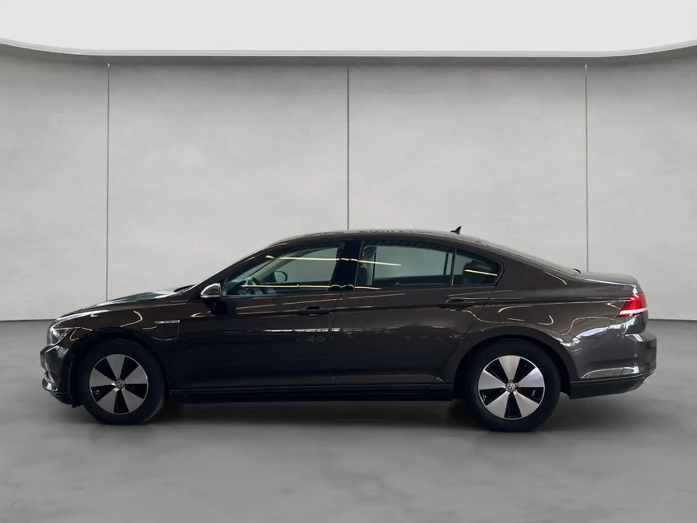 Volkswagen Passat 1.6 TDI SCR BlueMotion Trendline Maro - 2