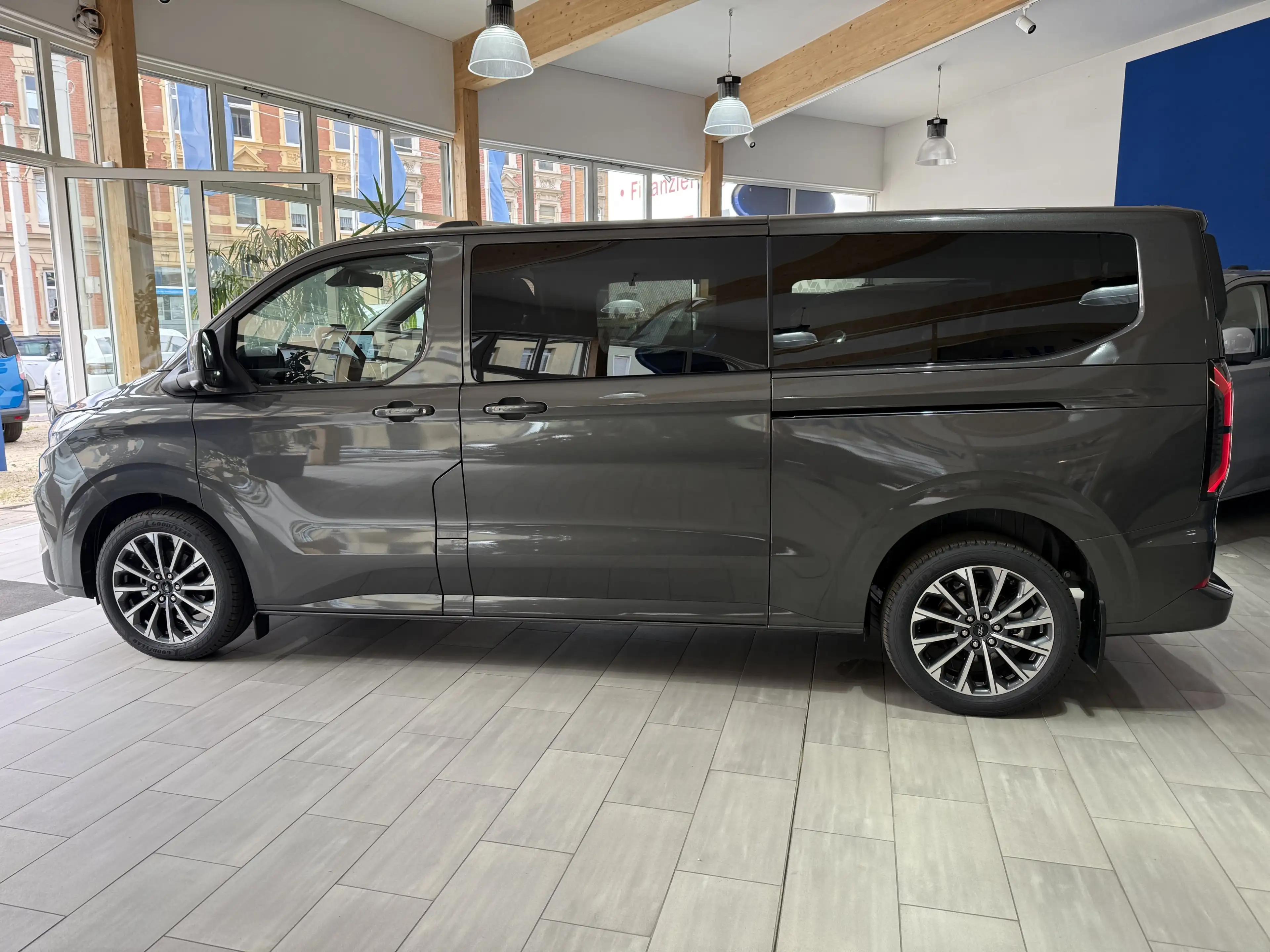 Ford Tourneo Custom Titanium X AWD elek. AHK / 70L Tank — photo 8