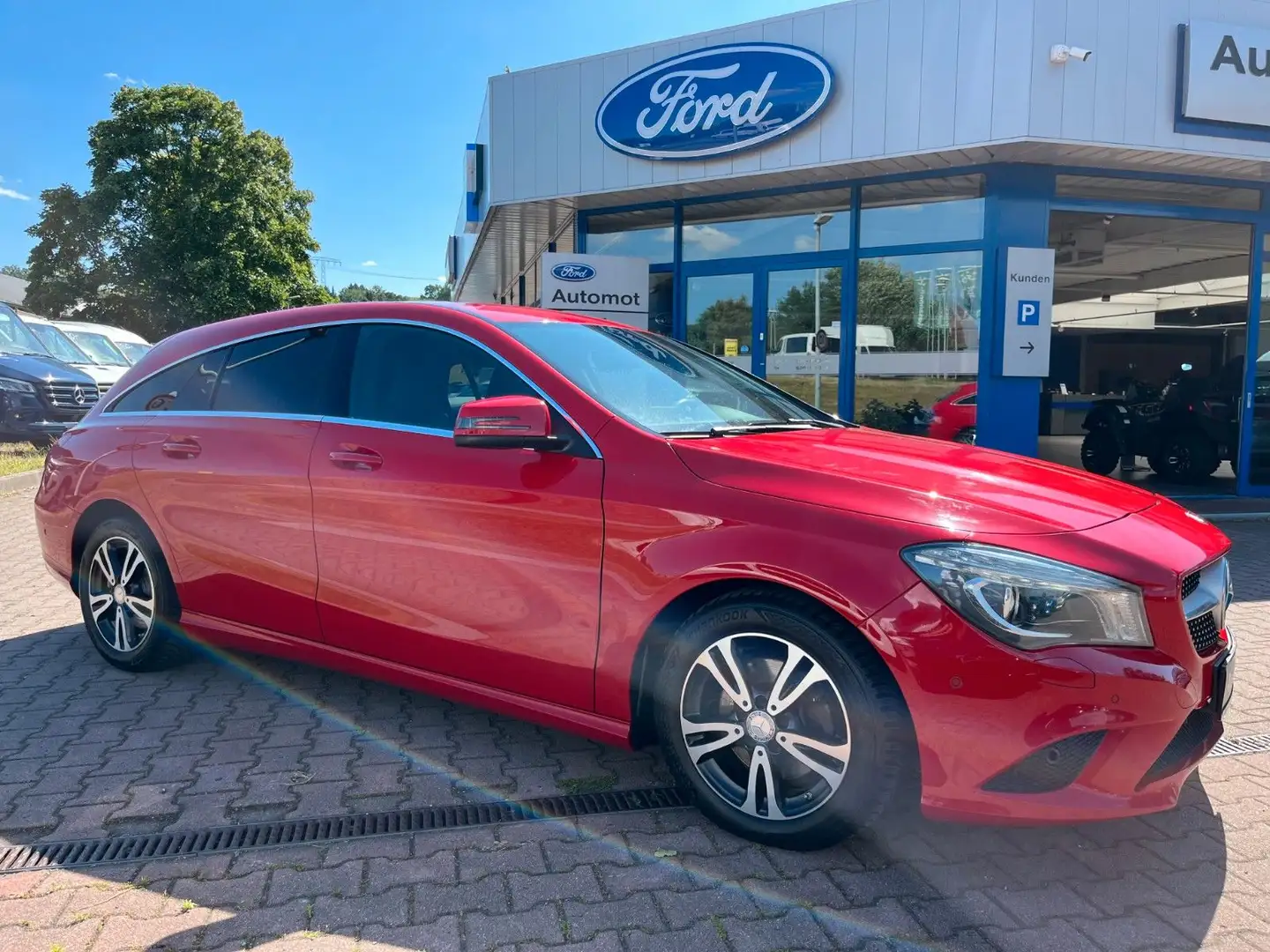 Mercedes-Benz CLA 200 Urban*Bi-Xenon*Navi*SHZ Rot - 1