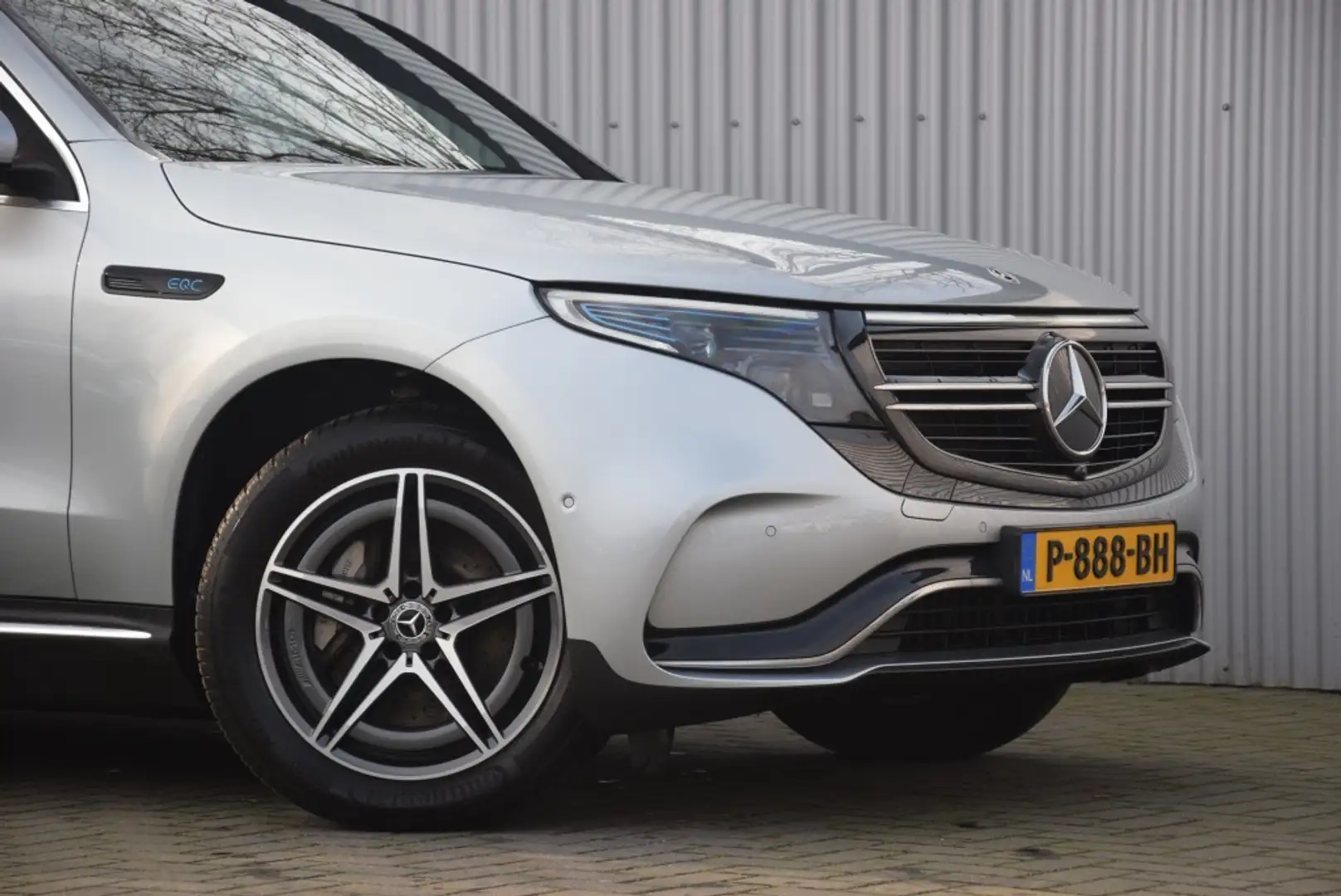 Mercedes-Benz EQC 400 4Matic AMG-Line Schuifdak/Burmester/LED Matrix Gris - 2