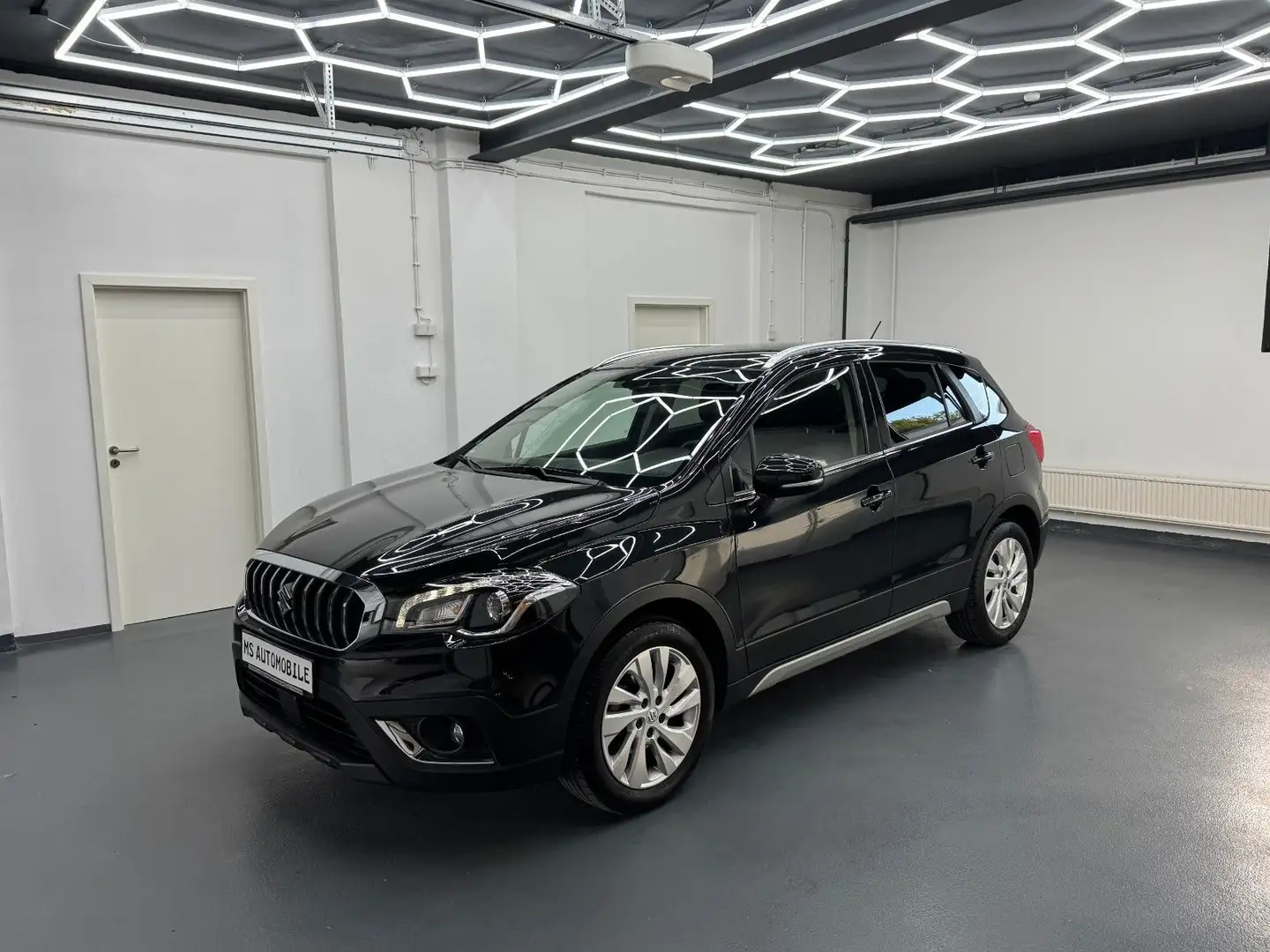 Suzuki SX4 S-Cross Club *AHK*R-KAMERA* Schwarz - 1