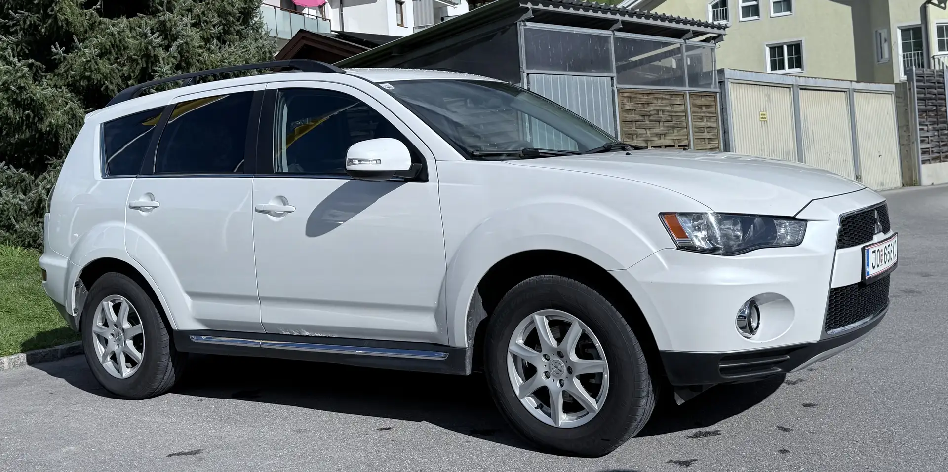 Mitsubishi Outlander Intense Weiß - 2