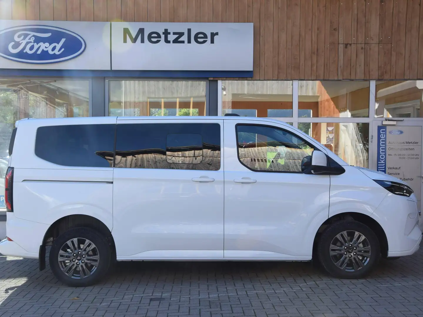 Ford Tourneo Custom 340 L1 Plug-in Hybrid FWD Limited Weiß - 1