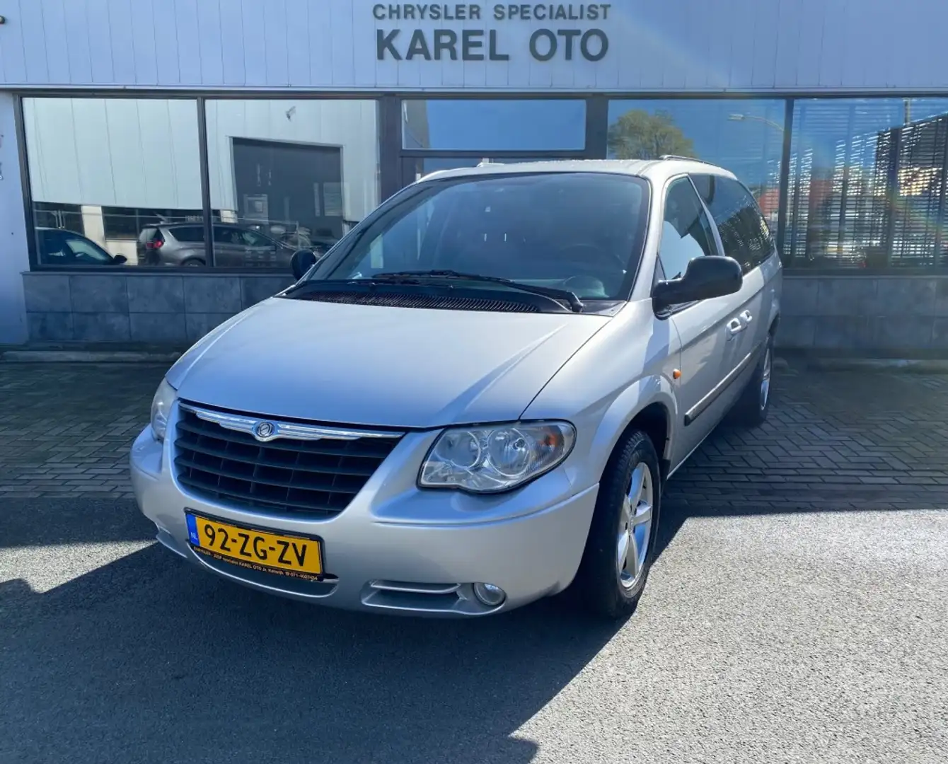 Chrysler Grand Voyager 3.3i SE LUXE Gris - 1