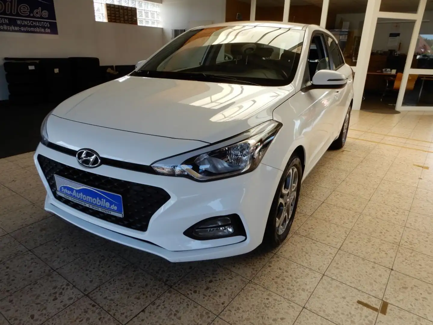 Hyundai i20 blue 1.2 Trend Bianco - 2
