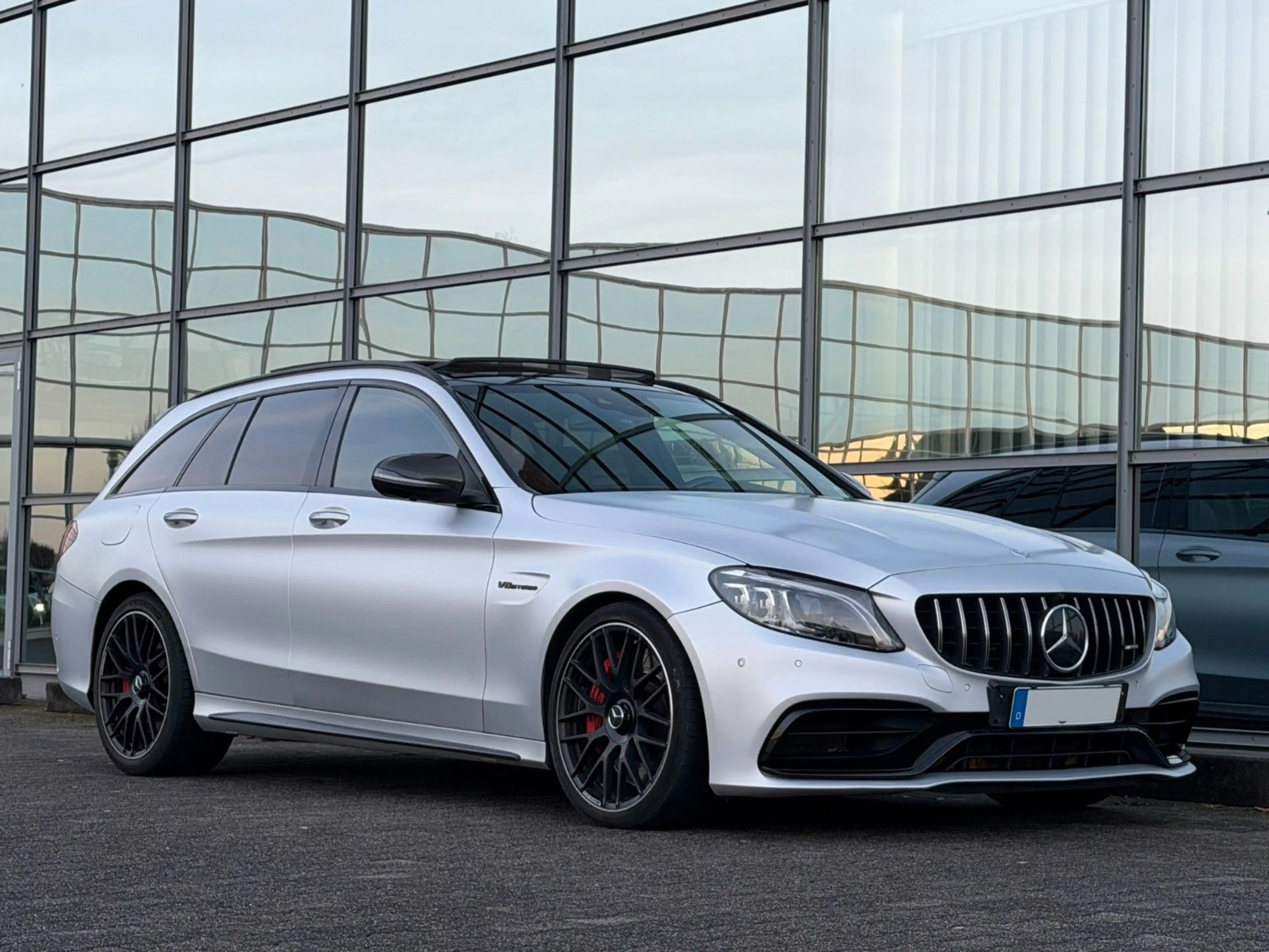 Mercedes-Benz C 63 AMG C 63 s AMG Designo Kamera Klappe DE — photo 6
