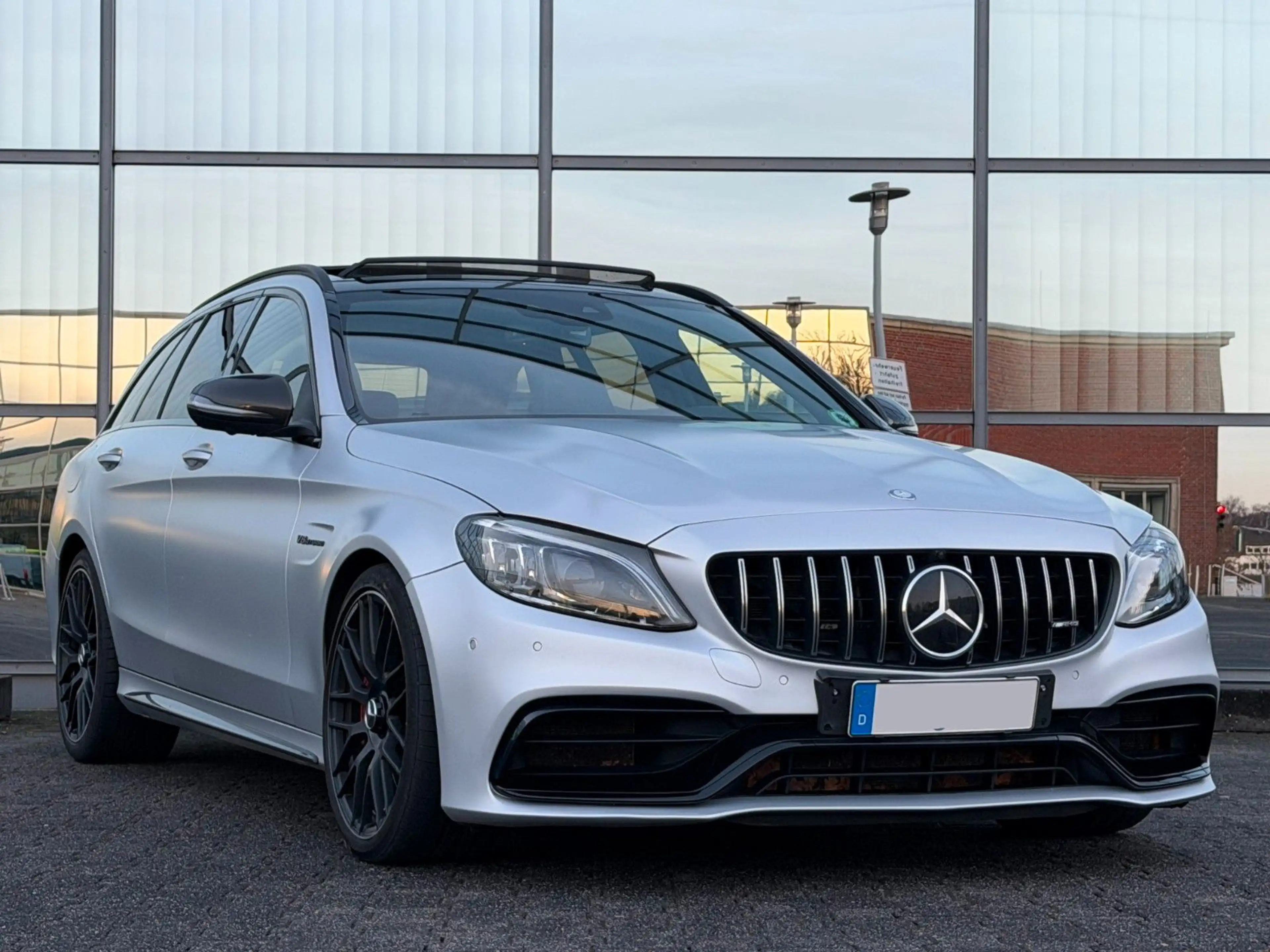 Mercedes-Benz C 63 AMG C 63 s AMG Designo Kamera Klappe DE — photo 7