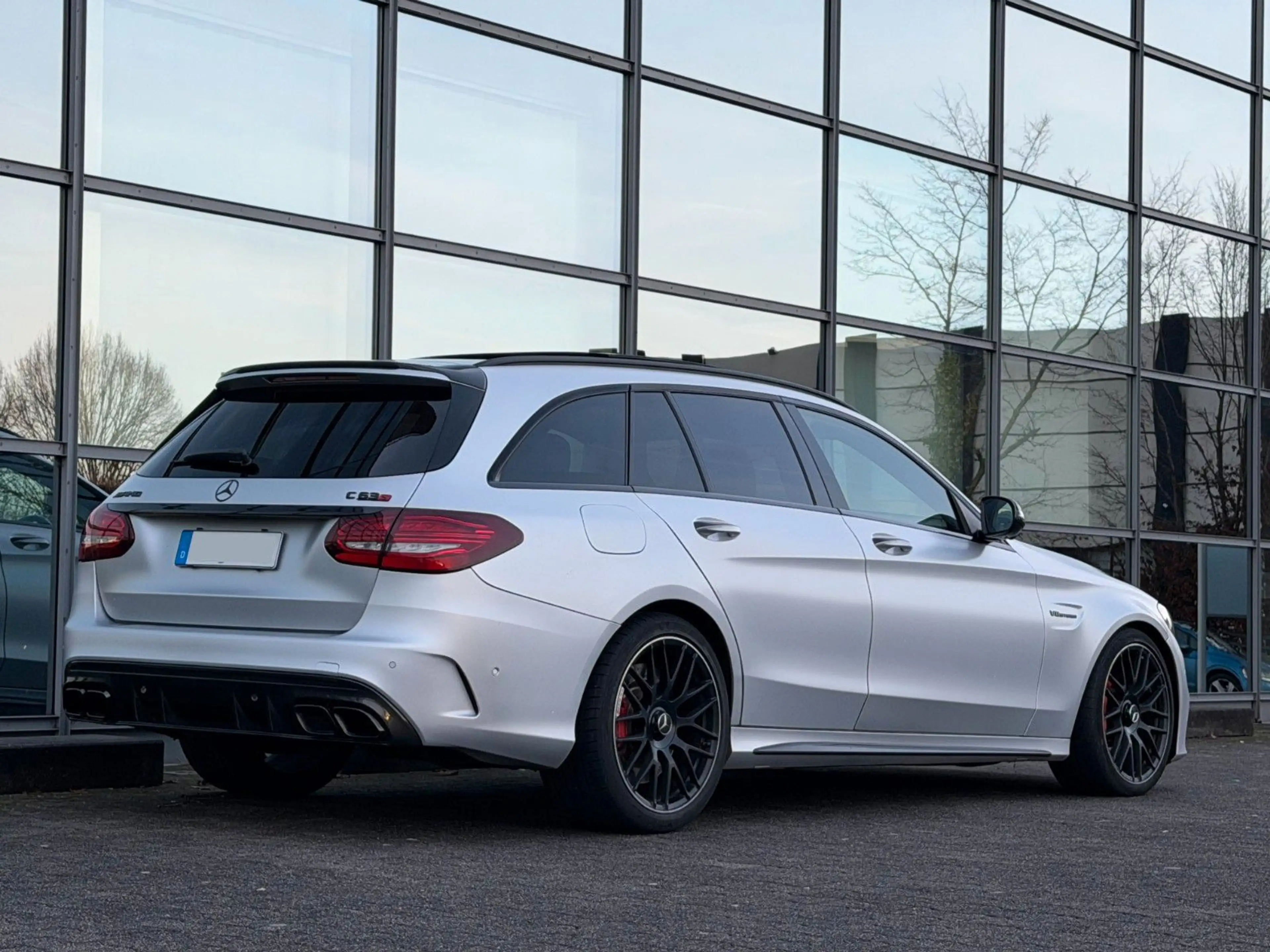 Mercedes-Benz C 63 AMG C 63 s AMG Designo Kamera Klappe DE — photo 3