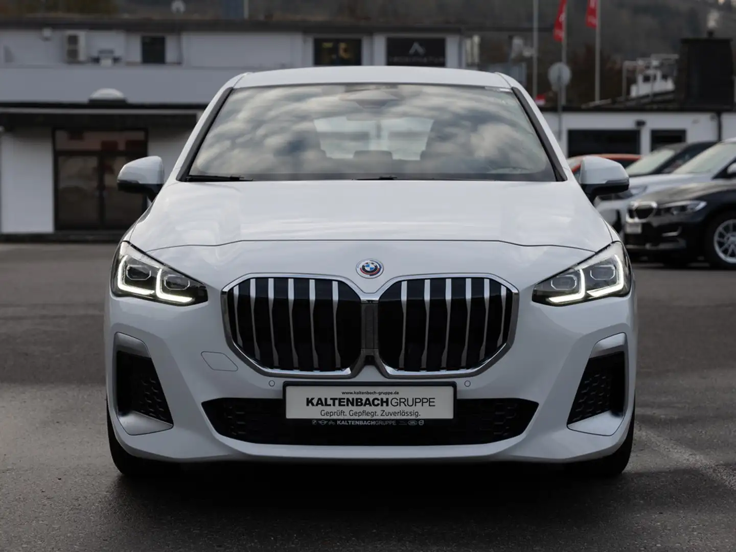 BMW 220 i Active Tourer M-Sport AHK HUD 360° LED Wit - 2