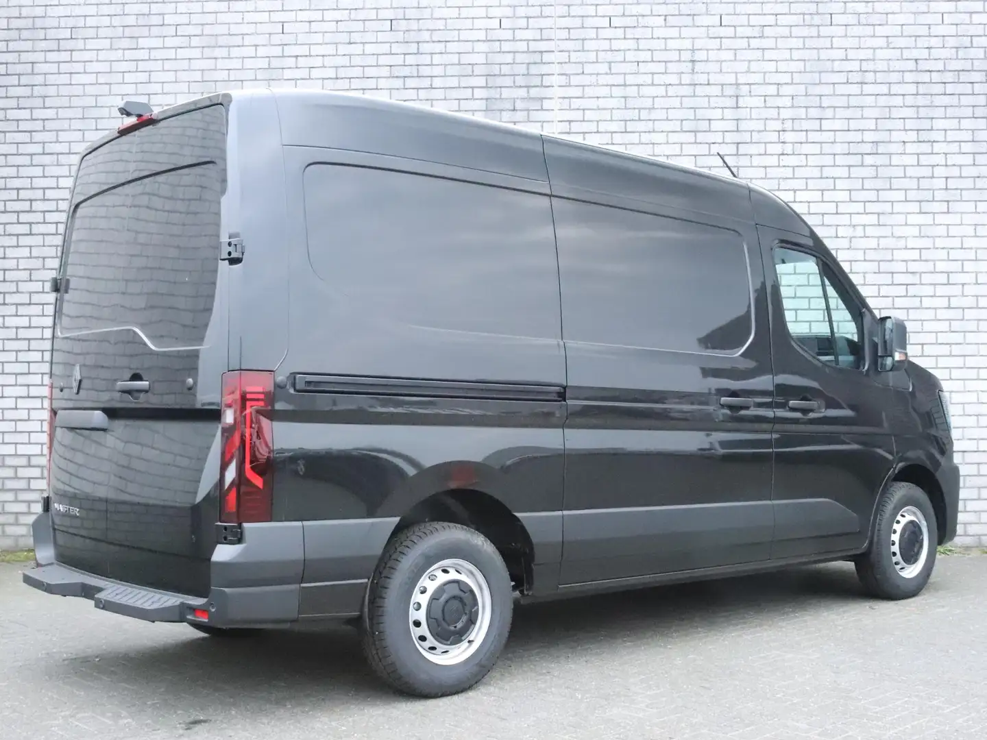 Renault Master GB L2 H2 T35 2.0 dCi 130 Advance | Nú met gratis l Zwart - 2