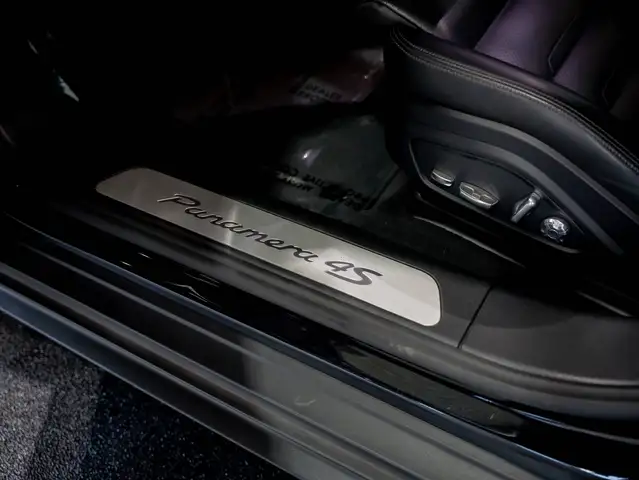 Porsche Panamera view 9