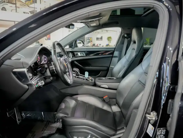 Porsche Panamera view 8