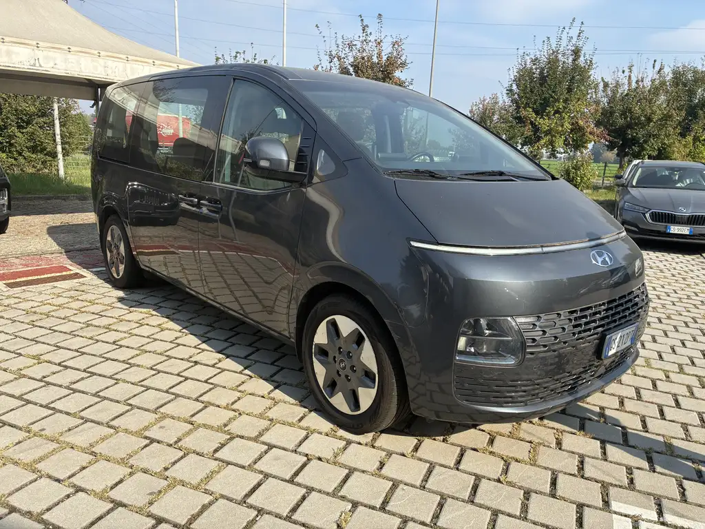 Hyundai STARIA 2023 из Европы — купить под ключ