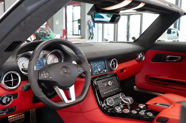 Mercedes-Benz SLS view 13