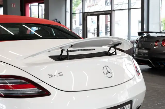 Mercedes-Benz SLS view 9