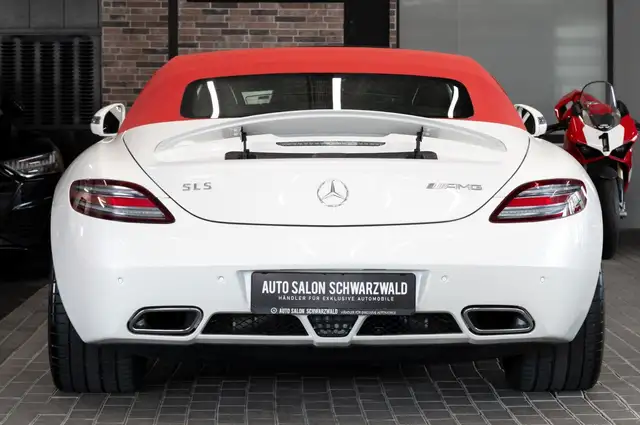 Mercedes-Benz SLS view 11