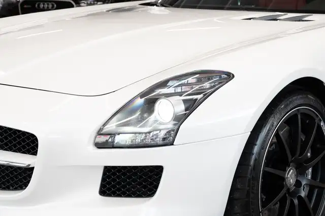 Mercedes-Benz SLS view 4